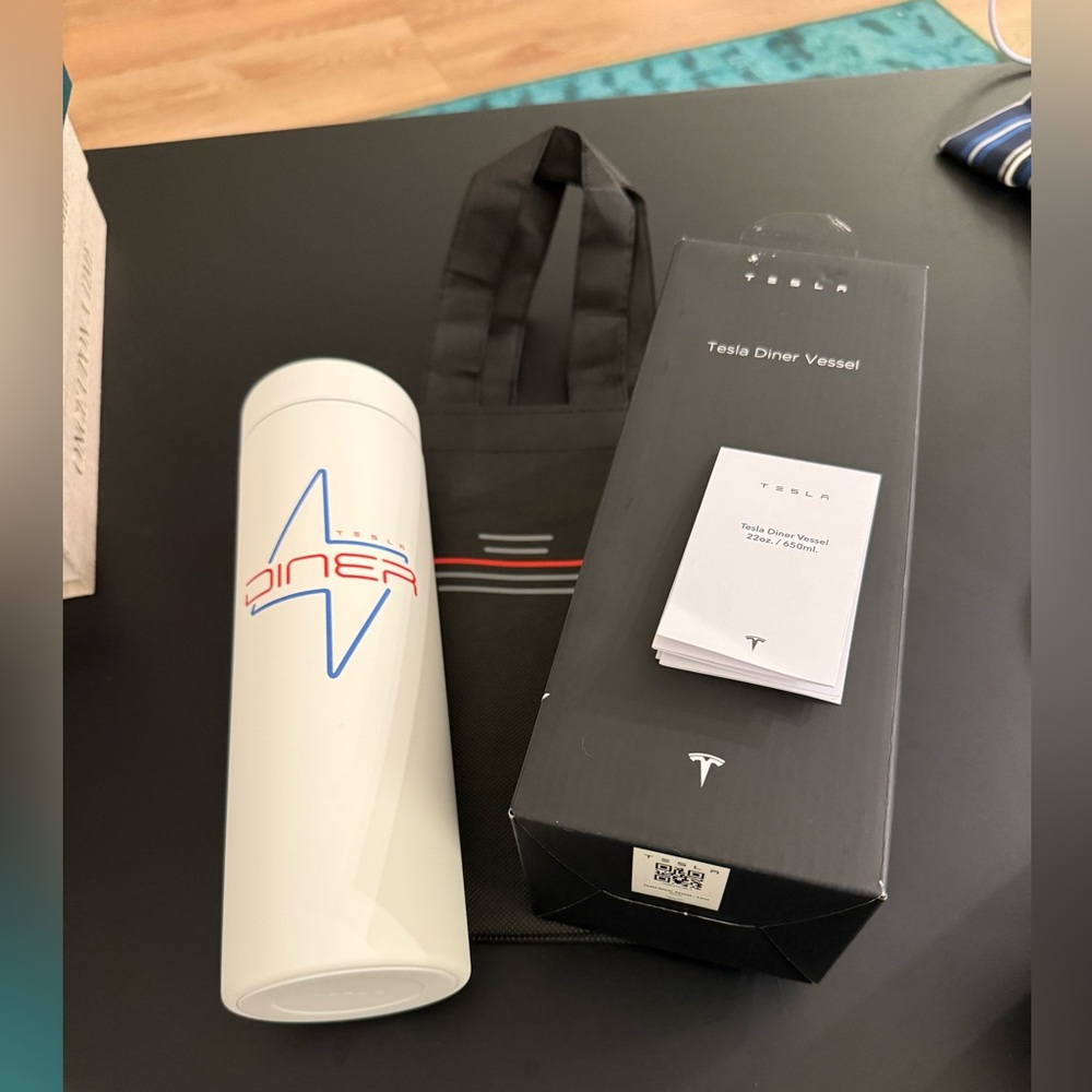 Tesla Diner “Vessel” Water Bottle with Reusable Tote, 22oz, NWT